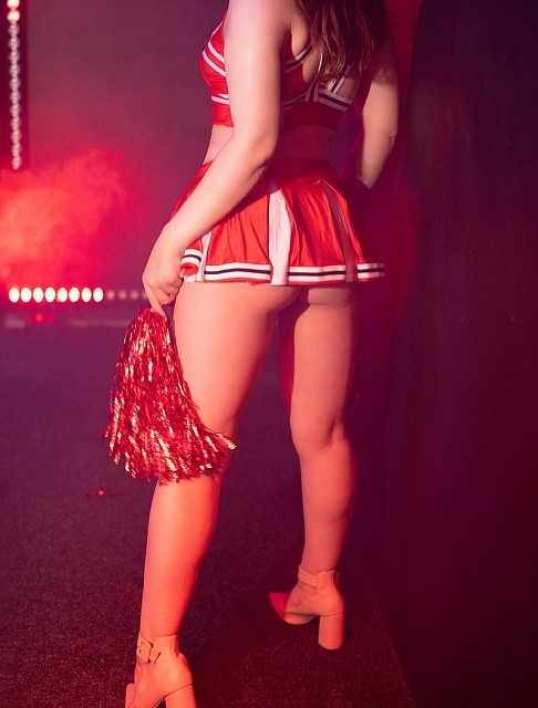 Девушка массажистка Молли, салон Студия 21